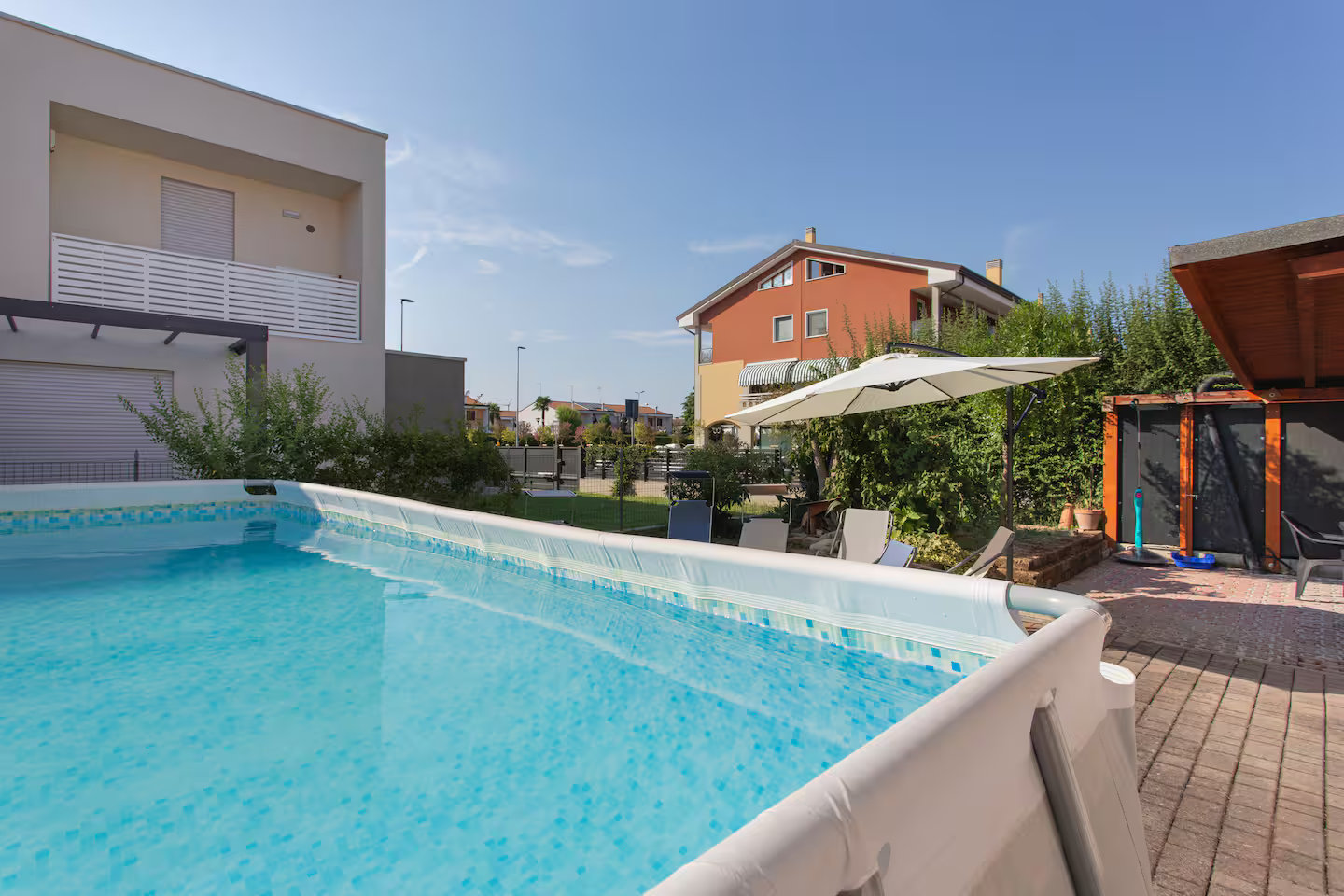 Panoramica di Home Puppy con piscina